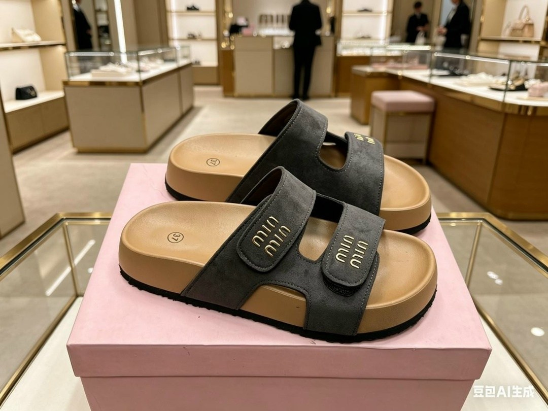 ,шлёпанцы женские,кожаные шлепанцы miu miu,шлепанцы miu miu,женские сандалии