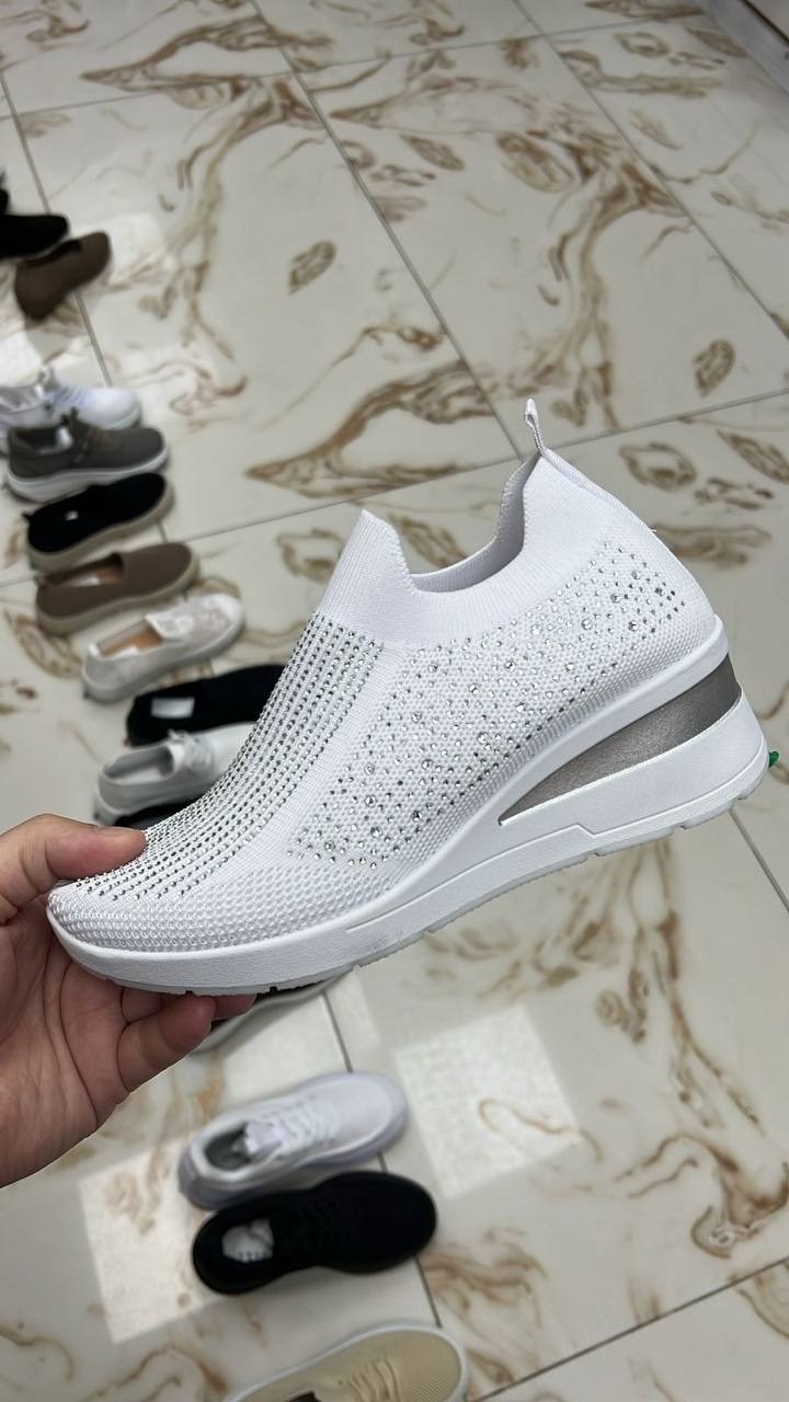 кроссовки женскиe,кроссовки,кроссовки для женщин,спортивная ,кроссовки модные