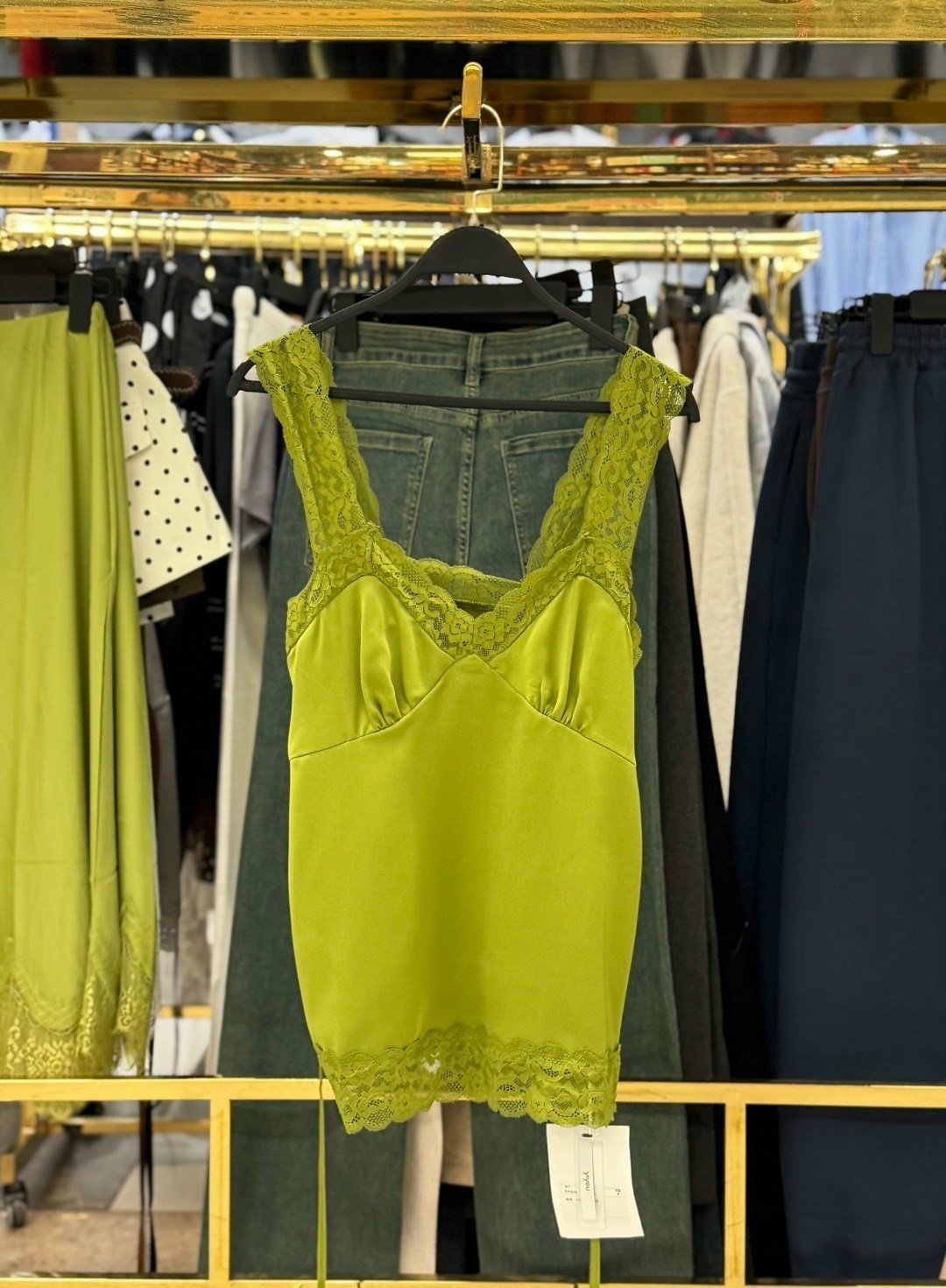 шелковый топ с кружевом,топ с кружевом,майка с кружевами,шелковый топ,женский топ с кружевом бежевый цвет