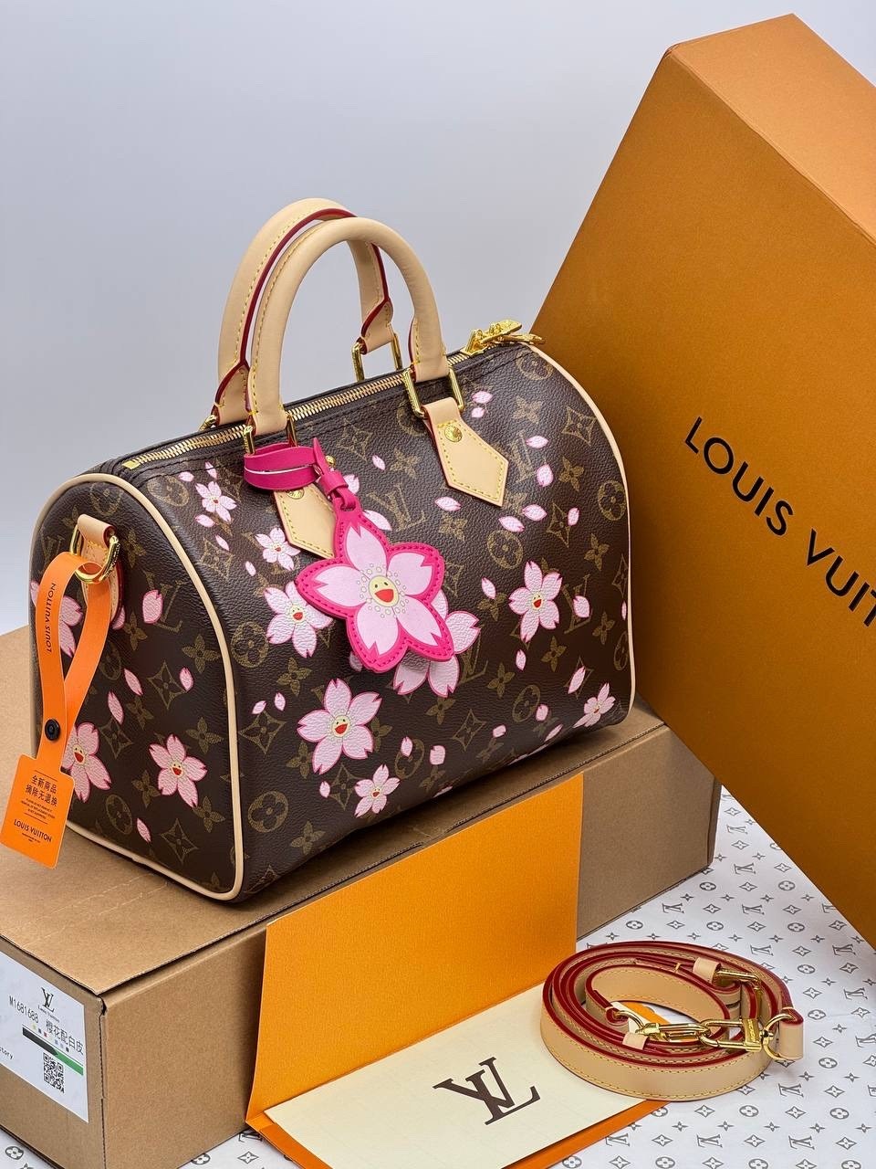 сумка louis vuitton,louis vuitton женская сумка,дорожная сумка louis vuitton,сумка louis vuitton 25-20см реплика,сумка louis vuitton takashi murakami