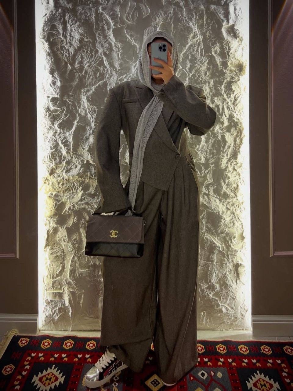 серый брючный костюм,брючный костюм,женский брючный костюм,костюм женский