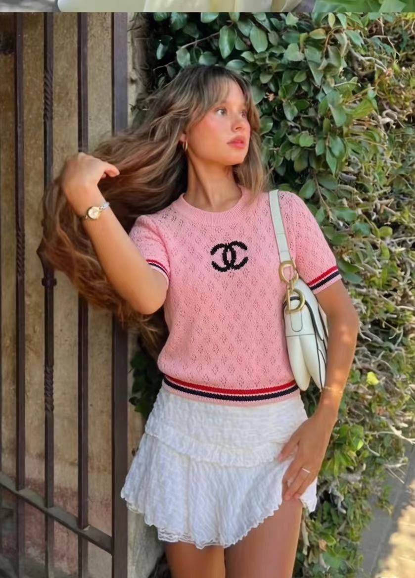 carousel ride,carousel horse,девушка,парки развлечений,на карусели