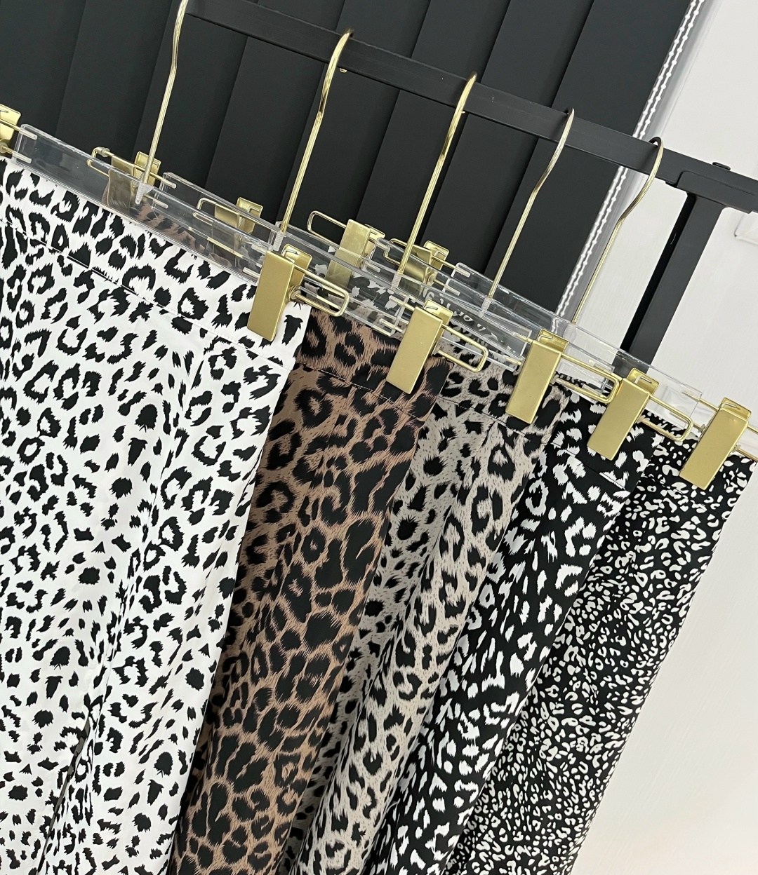 леопардовая юбка,юбка леопардовый принт макси,женская юбка с леопардовым принтом,женская атласная юбка-макси с леопардовым принтом,женские длинные юбки с леопардовым принтом