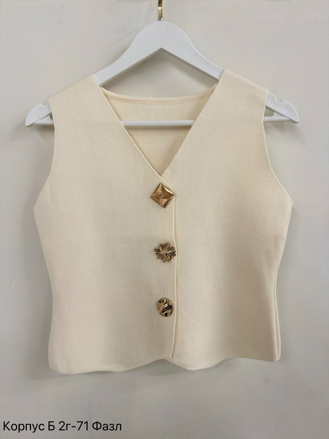 жилетка женская,жилет женский,жилет на пуговицах,жилет приталенный,женский вязаный жилет