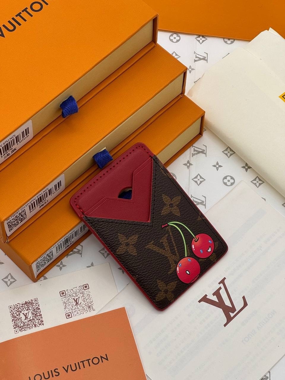 картхолдер louis vuitton,чехол для мобильного телефона lv louis vuitton,чехлы для iphone,louis vuitton monogram,держатель для карт