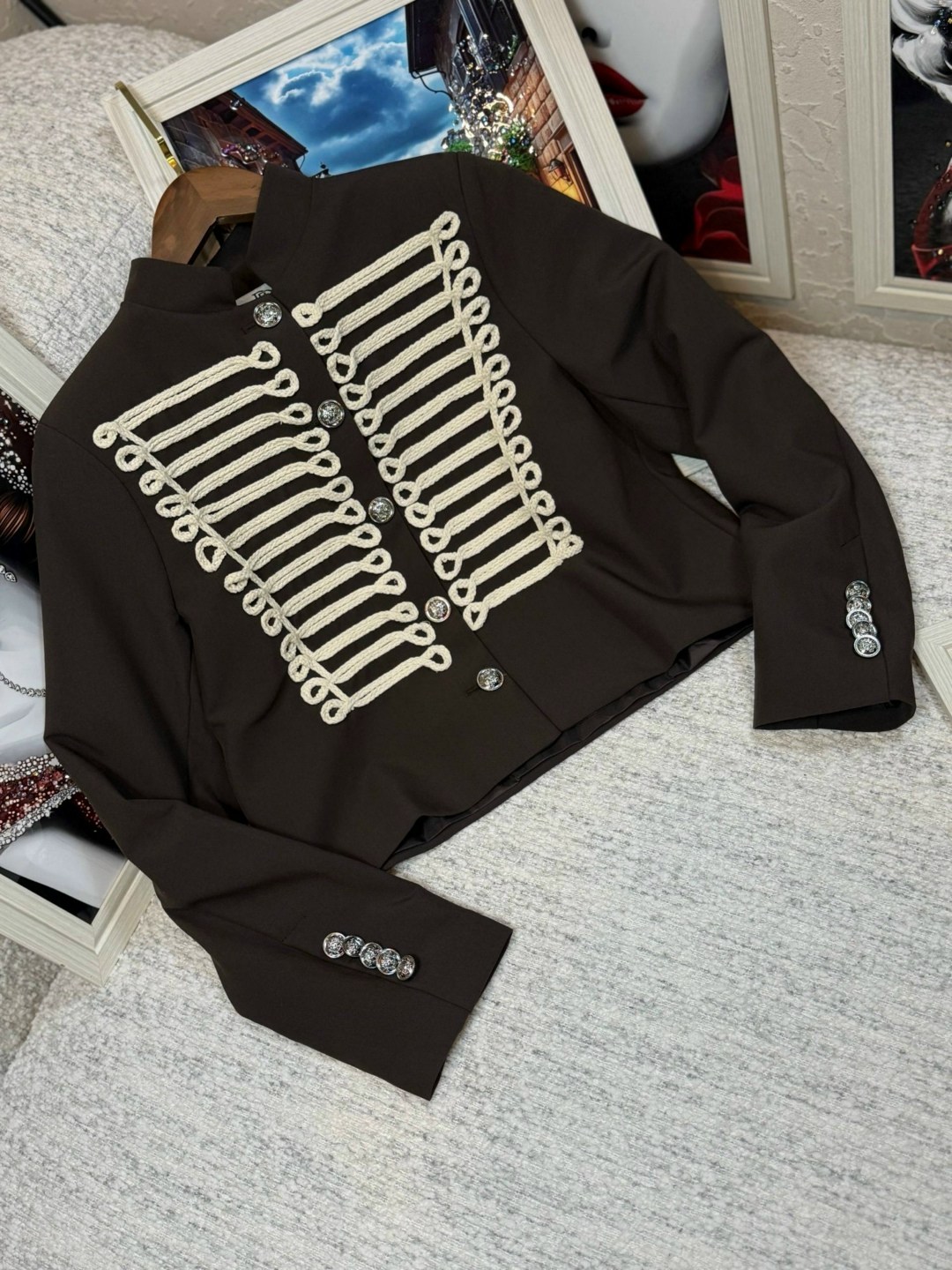 женский пиджак в гусарском стиле,стильные наряды,гусарский женский жакет в стиле милитари,жакет в стиле милитари