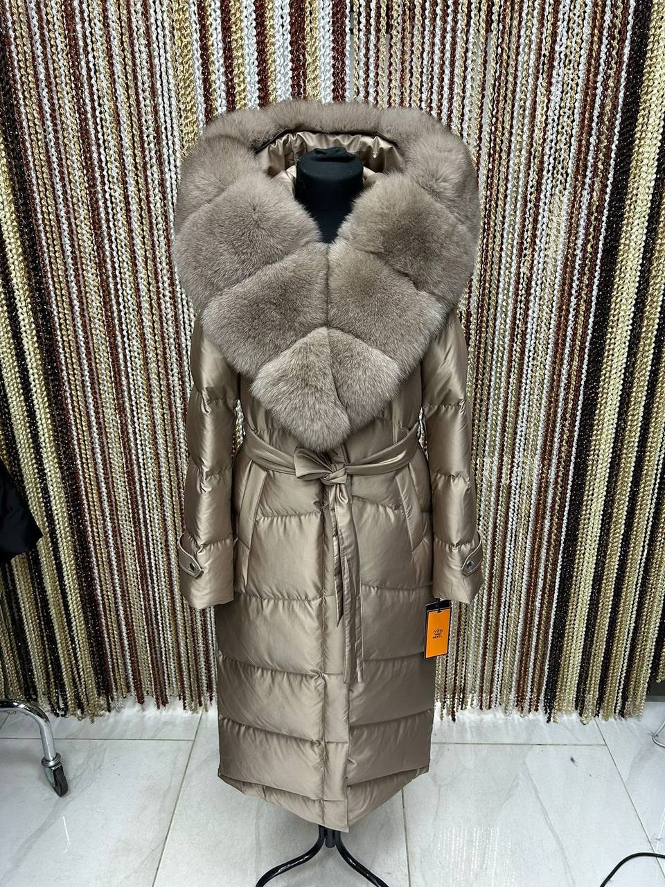 пуховик с натуральным мехом песца с капюшоном длина 120,пуховик с натуральным мехом,пуховик с натуральным мехом песца,куртка пуховик мех финиский песец с капюшоном,пуховик с мехом