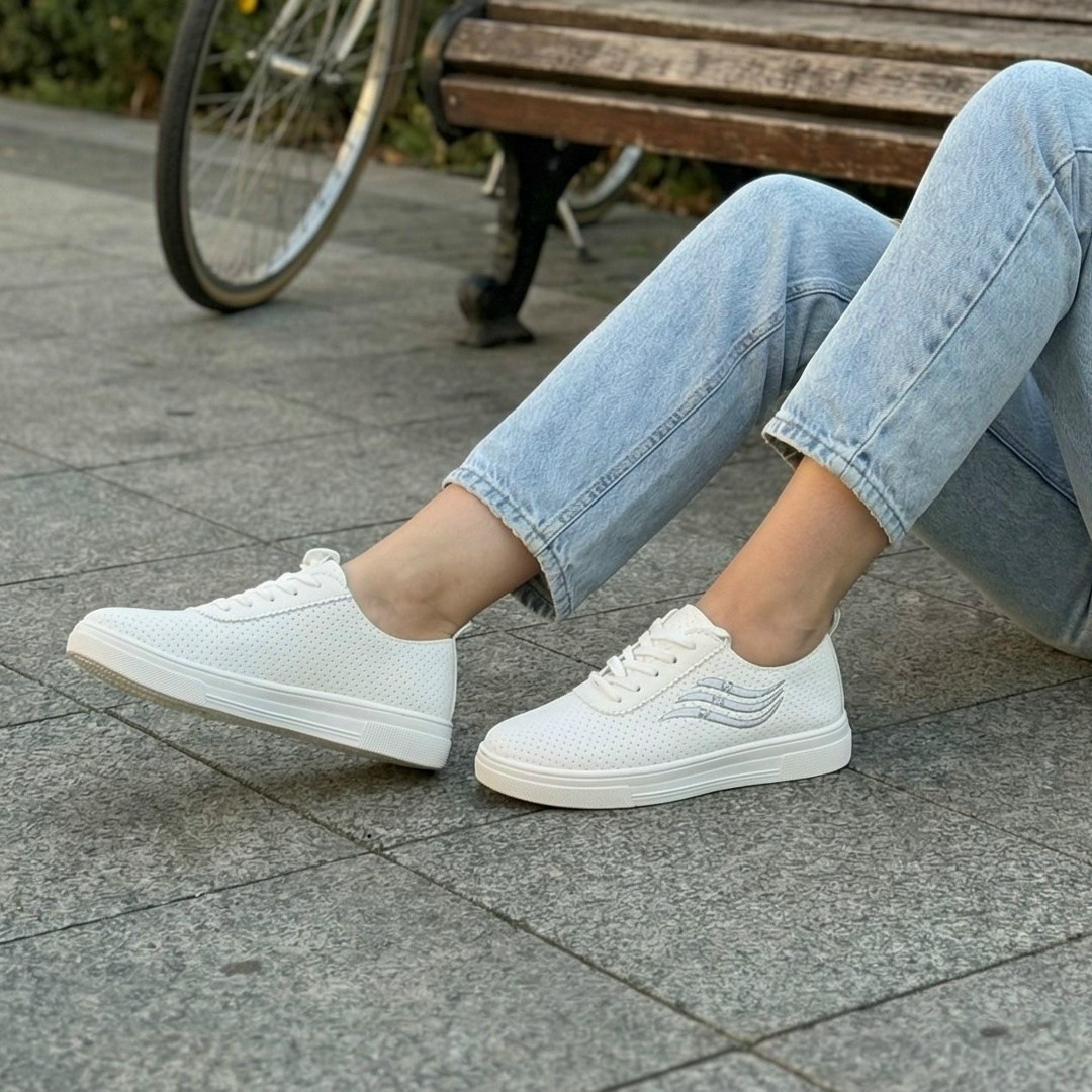 ,белые кеды кожаные женские с перфорацией,женские кроссовки,кеды женски,белые кроссовки