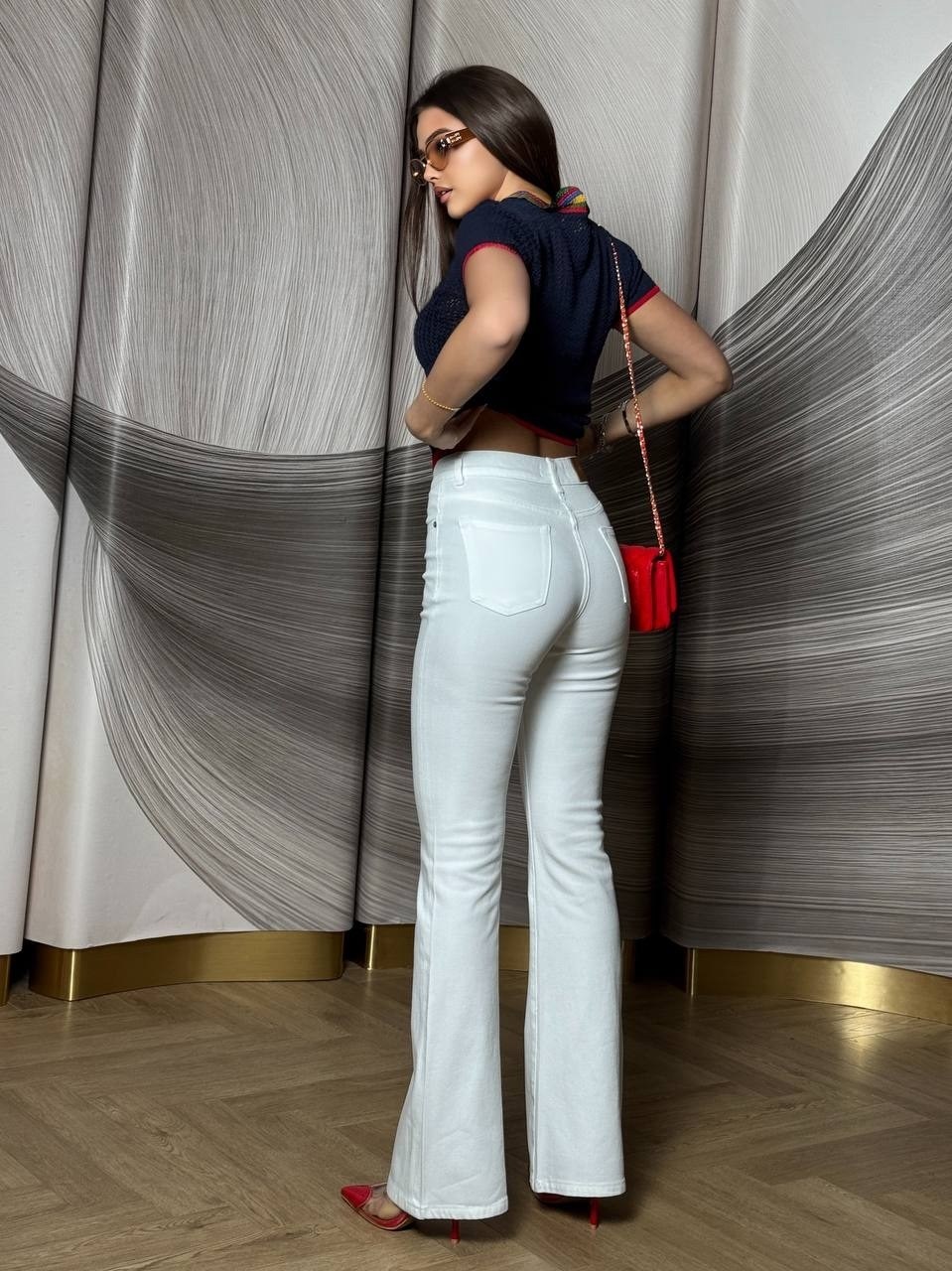 женская мода,одежда для женщин,одежда моделей,джинсы белые