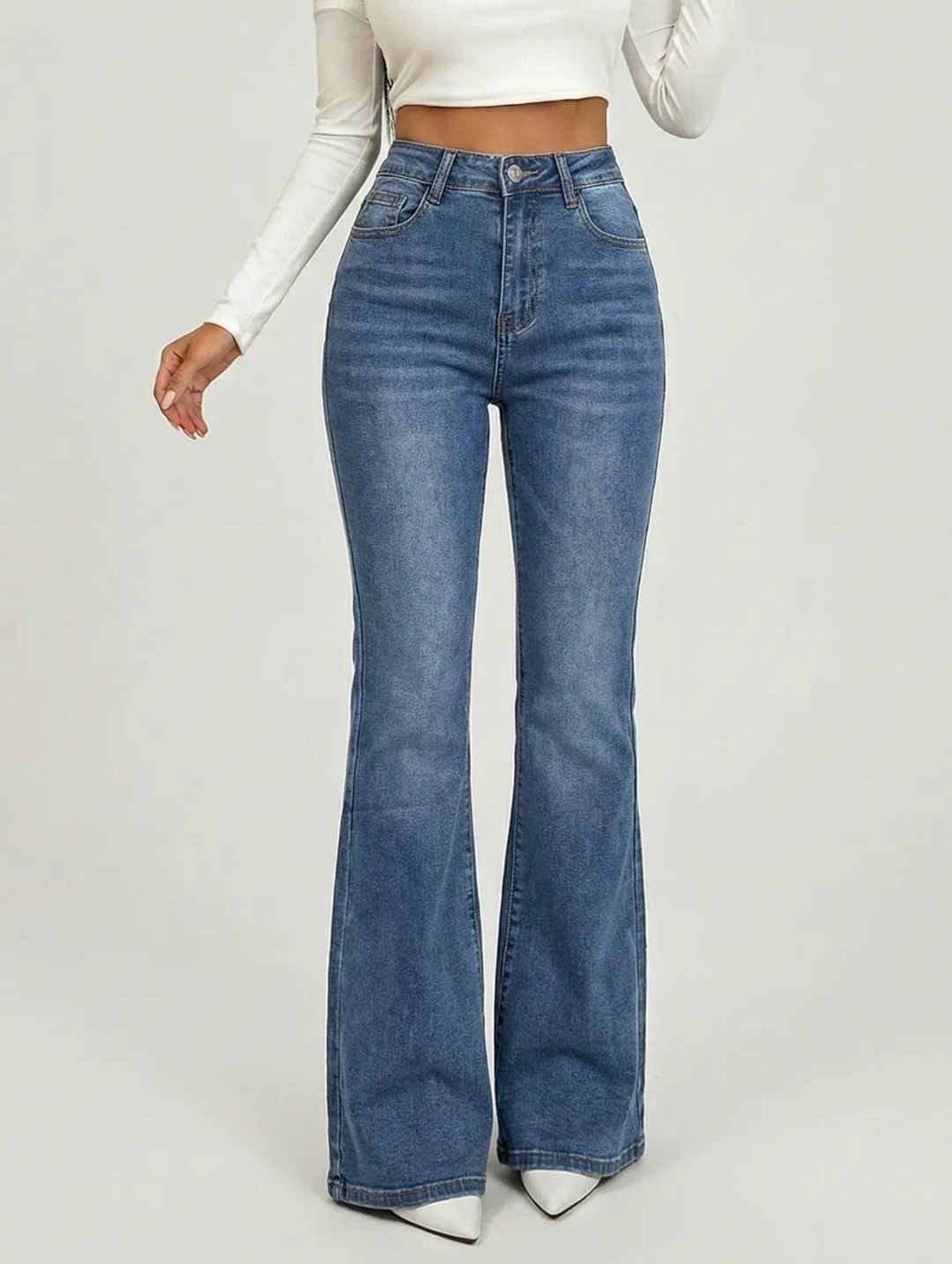 женские джинсы клеш,стильные джинсы,джинсы женские,расклешенные джинсы,голубые джинсы клеш