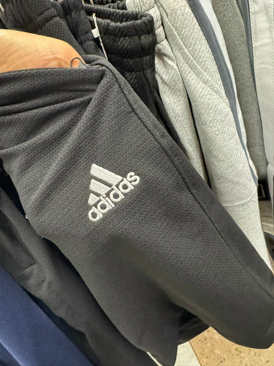 мужские спортивные шорты адидас essentials,мужские спортивные шорты adidas,шорты мужские спортивные адидас,шорты мужские adidas,шорты адидас мужские харден