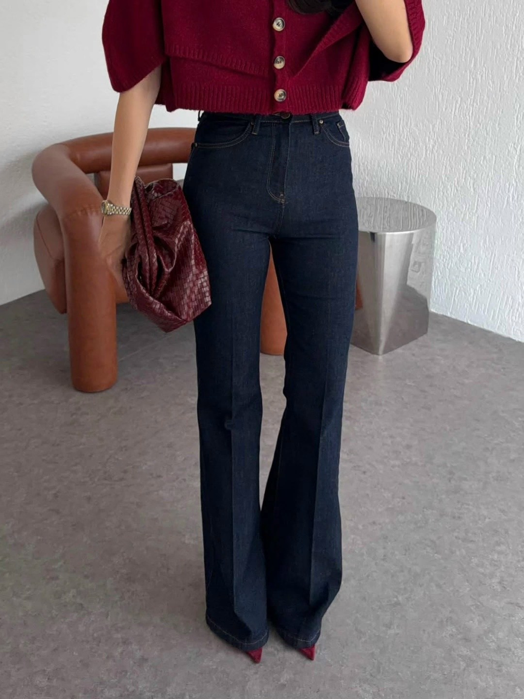джинсы женские клеш,джинсы-клеш с высокой талией и карманами,расклешенные джинсы с высокой талией,джинсы-клеш женские с завышенной талией,джинсы стиль