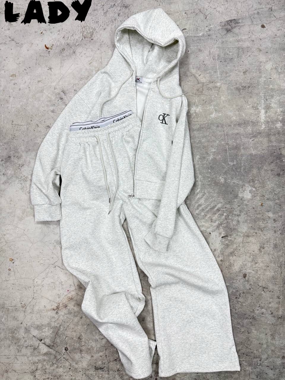 серый спортивный костюм кельвин кляйн,спортивный женский костюм серый,костюм спортивный,спортивный костюм женский,спортивный костюм серый gap