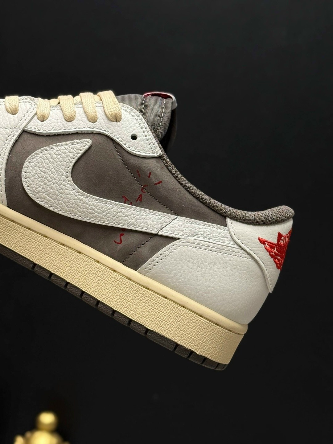 кроссовки nike air jordan 1 low x travis scott,nike air jordan 1 low travis scott,nike air jordan 1 low travis scott reverse mocha,кроссовки nike air jordan 1 x travis scott,кроссовки nike air jordan