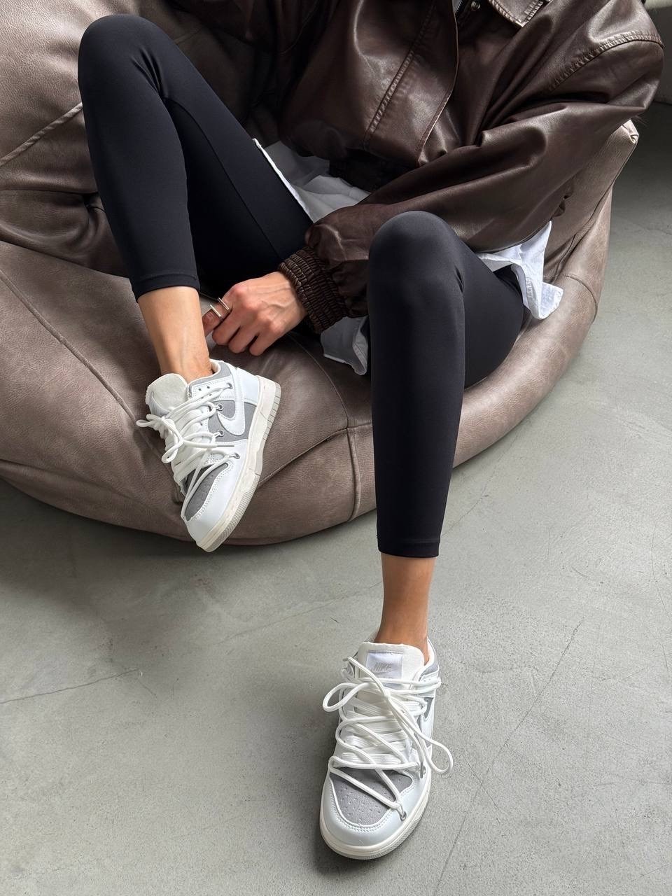 куртка оверсайз,кожаные куртки,легинсы с кроссовками,одежда кэжуал