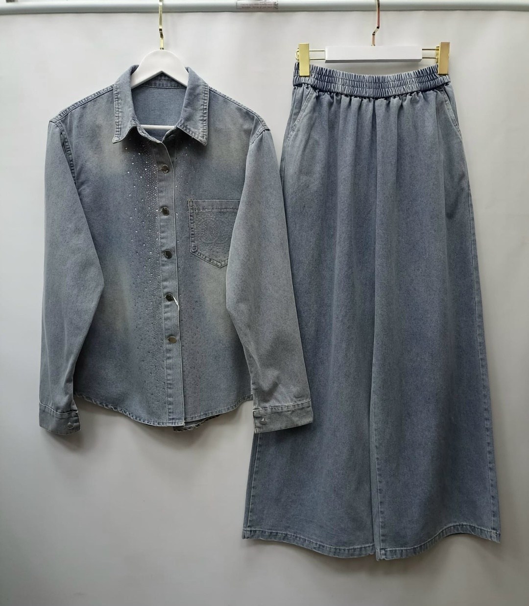 женский джинсовый костюм из двух предметов,женский джинсовый костюм из 2-х предметов,джинсовые костюмы женские,джинсовый костюм женский комплект из двух предметов,джинсовые костюмы