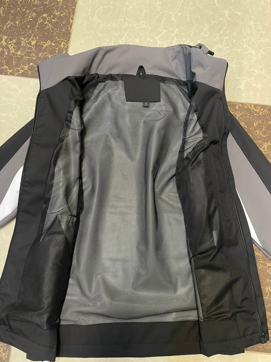 nike big swoosh windbreaker,nike sportswear swoosh,ветровка nike,куртка nike swoosh jacket,nike nsw swoosh jacket черная