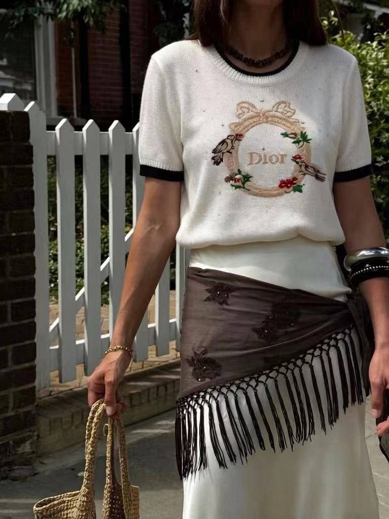 вязаная юбка,юбка с бахромой,футболка с вышивкой,женская футболка,одежда для женщин