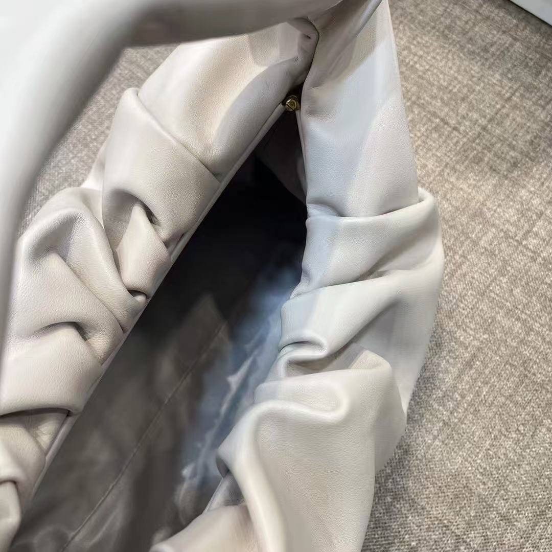 женская сумка bottega veneta,сумка пельмень боттега венета,bottega veneta сумка shoulder pouch,сумка bottega veneta,боттега венета сумка пельмешка