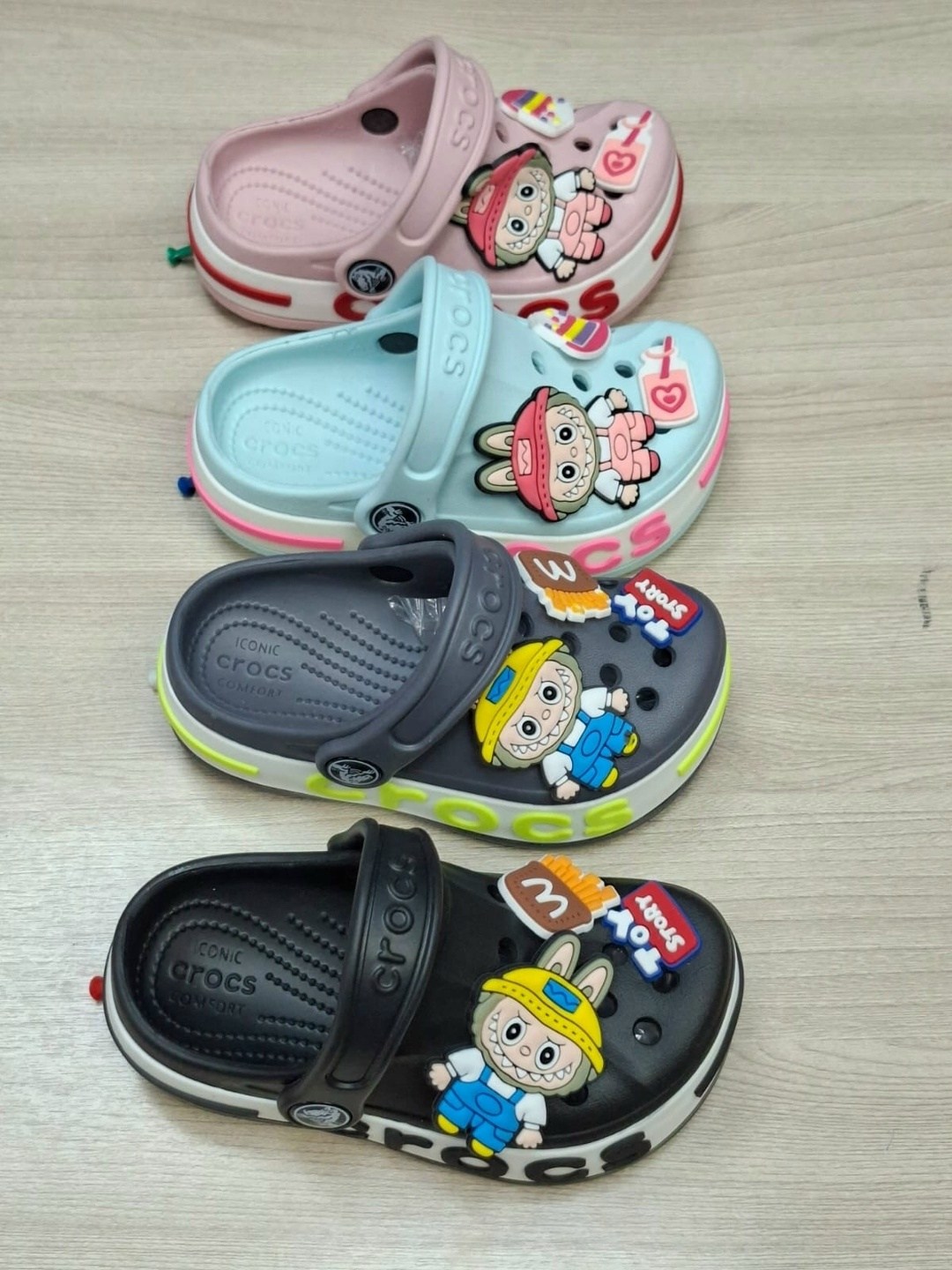 crocs jibbitz микки маус,кроксы с микки маусом,джибитсы крокс,crocs crocs,сабо crocs