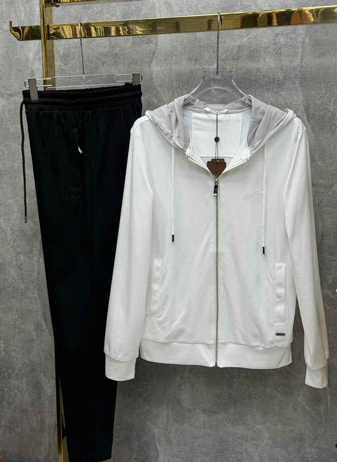 спортивный костюм brunello cucinelli,спортивные костюм,костюм brunello cucinelli,стильные костюмы,спортивный костюм loro piana