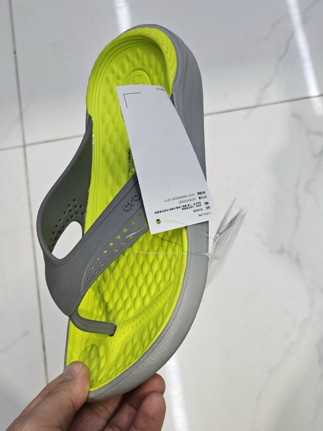 шлепанцы crocs,crocs bayaband flip,шлепанцы crocs bayaband flip,кроксы сланцы женские,сланцы crocs