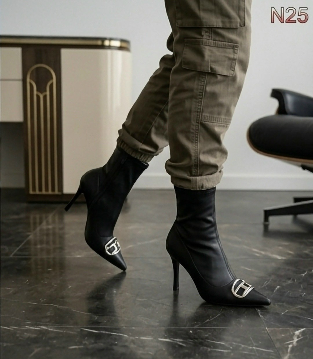 сапоги на высоком каблуке,сапоги на каблуке,модные сапоги,женская ,стильная