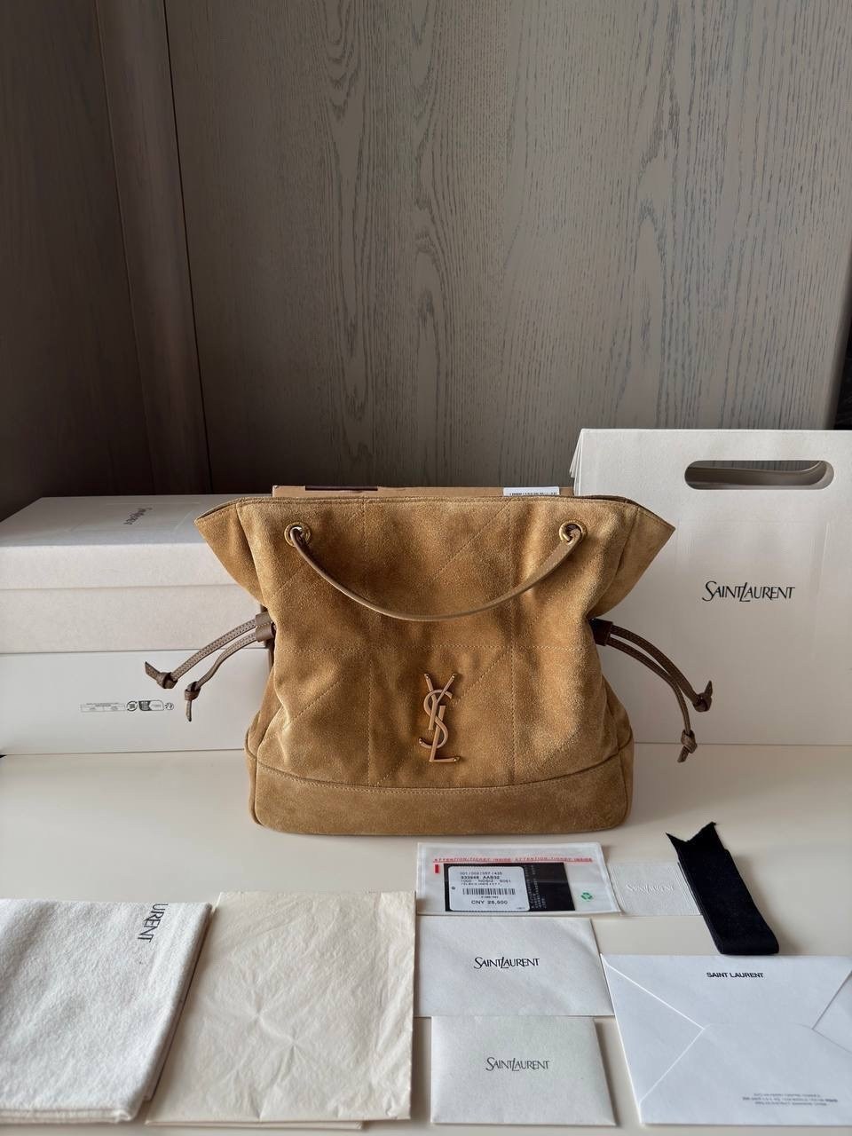 замшевая сумка-тоут yves saint laurent,замшевая сумка,сумка женская через плечо saint laurent ysl замшевая,замшевая сумка женская,сумка