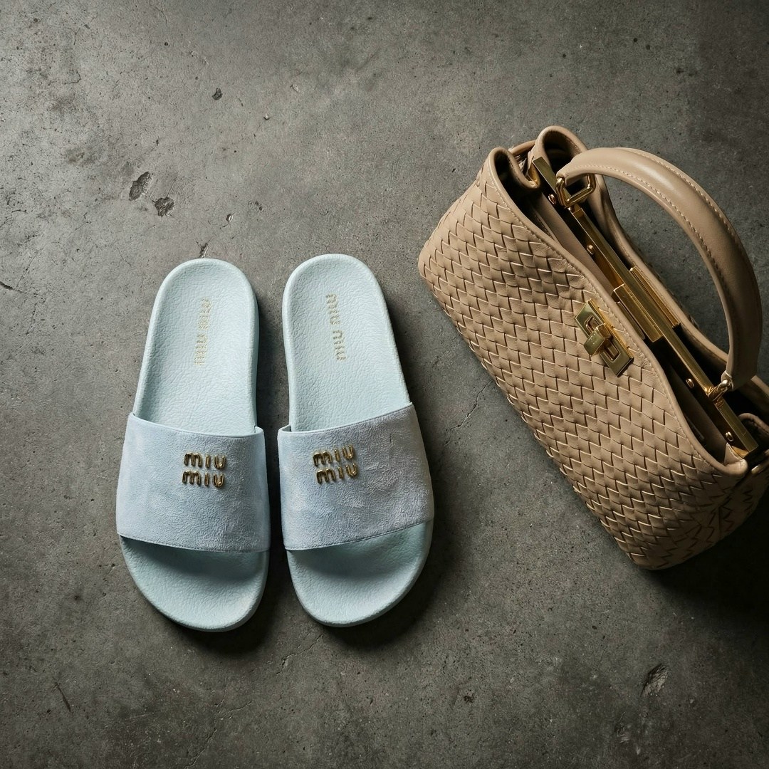 женские шлепанцы,,модные тапочки,женские шлепки,шлепанцы пляжные