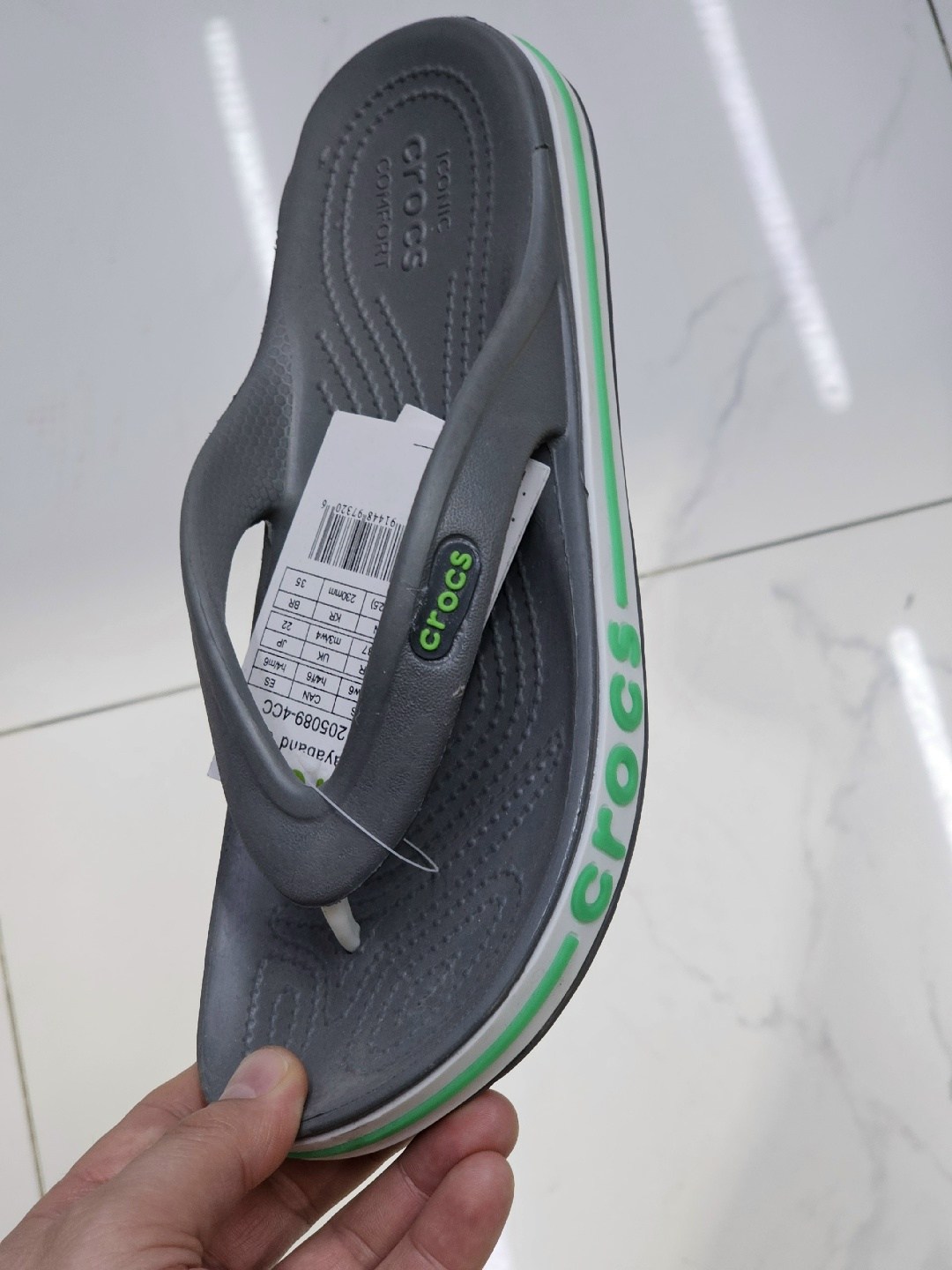 шлепанцы crocs,crocs bayaband flip,шлепанцы crocs bayaband flip,кроксы сланцы женские,сланцы crocs