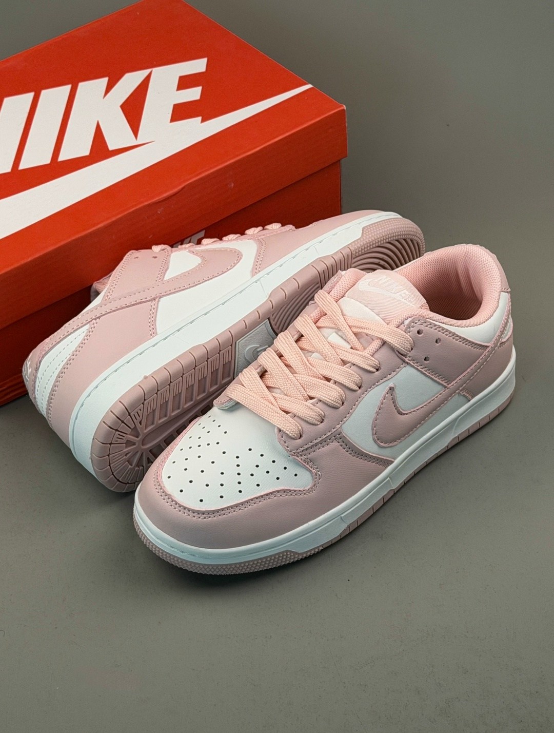 кроссовки nike sb dunk low цвет розовый,розовые данки найк,nike dunk low pink pigeon,кроссовки розовые,кроссовки
