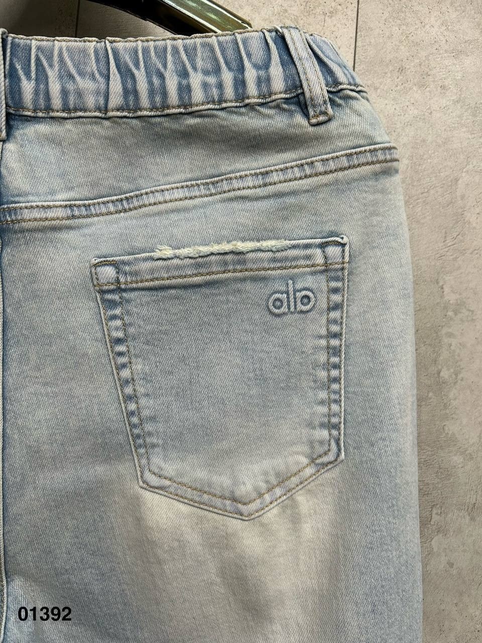 джинсы женские,кожаная куртка,джинсы мом,куртка косуха,джинсовая куртка