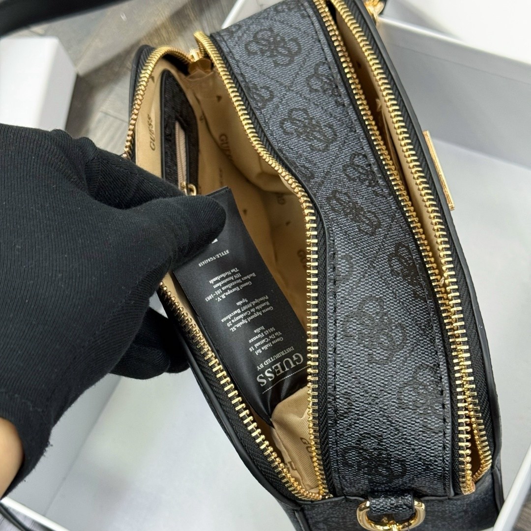 сумка женская guess,сумка guess,женская сумка через плечо guess,сумка на плечо кросс-боди guess,guess сумка на плечо