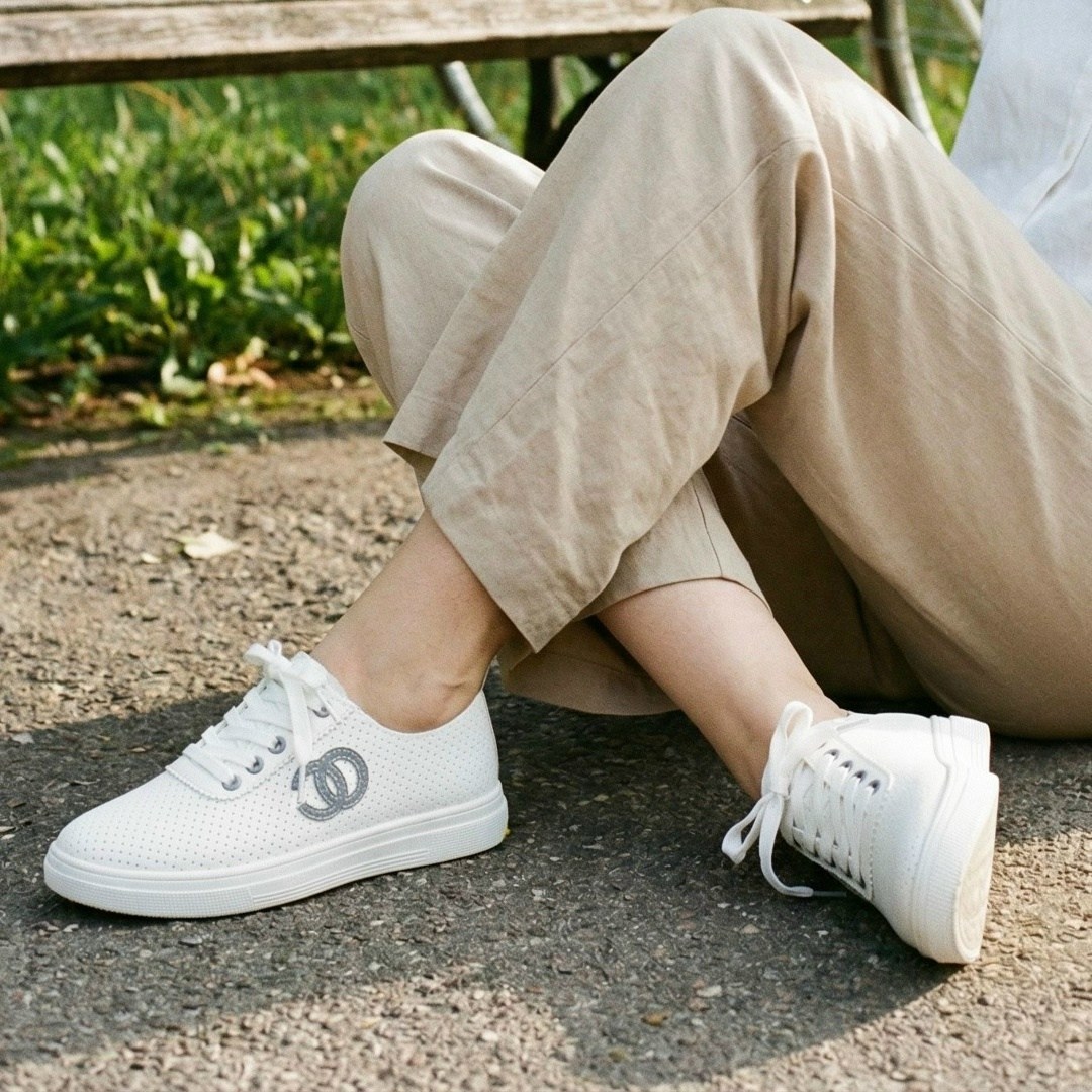 ,белые кеды кожаные женские с перфорацией,женские кроссовки,кеды женски,белые кроссовки