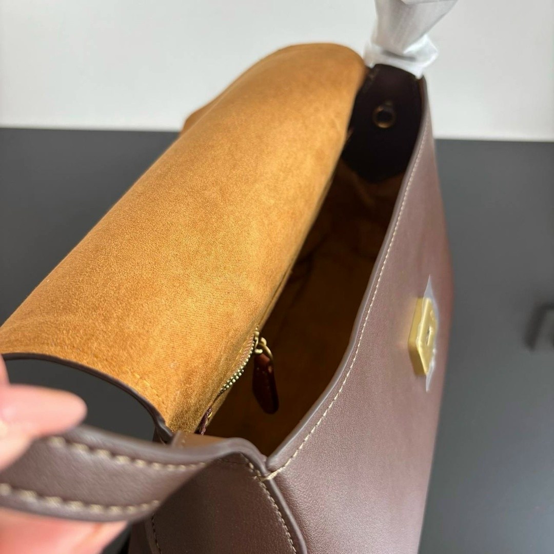 сумка,сумка багет,женская сумка,кожаная сумка,сумки на плечо