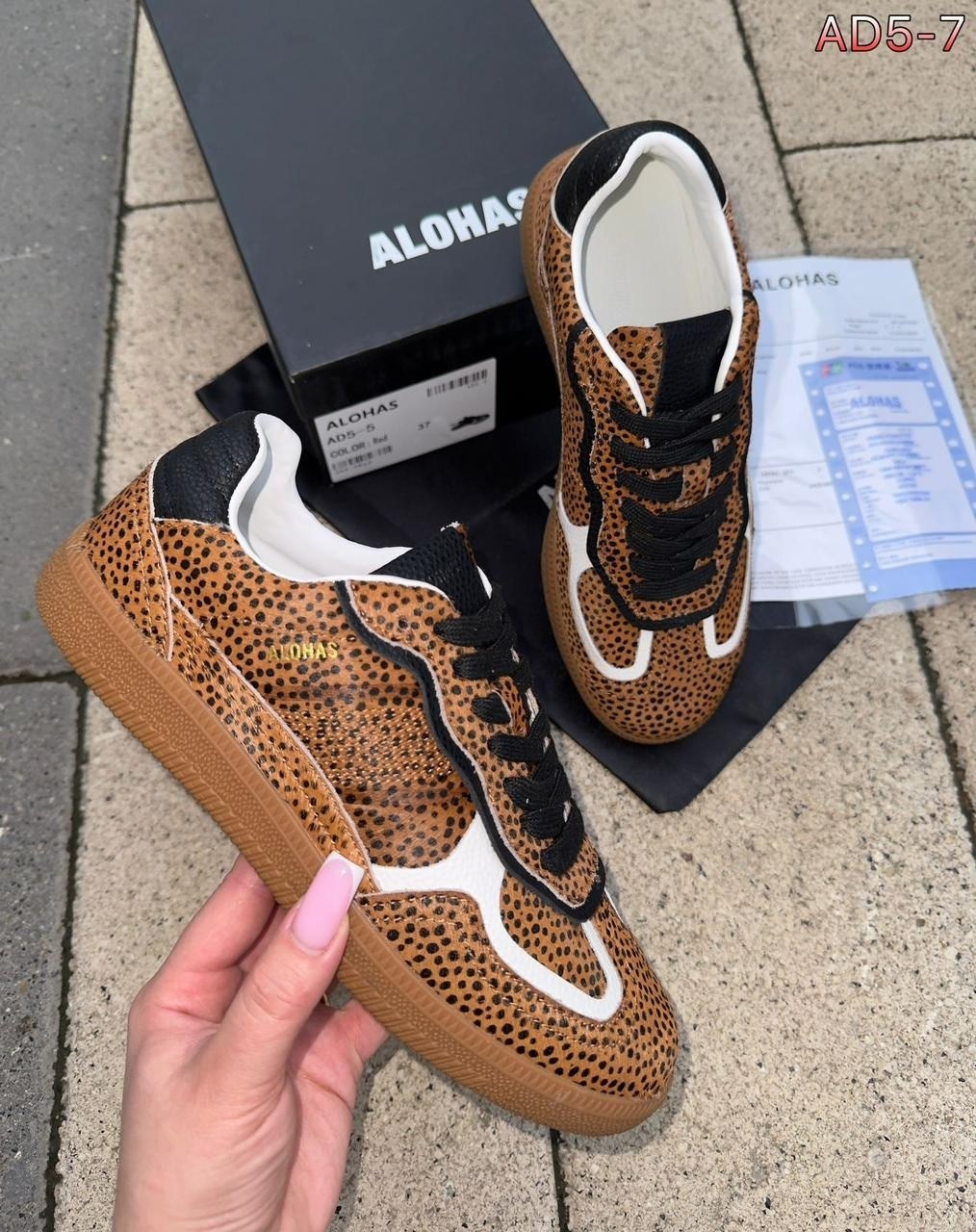 ,женские кроссовки,кроссовки модные,замшевые кроссовки,интересные кроссовки