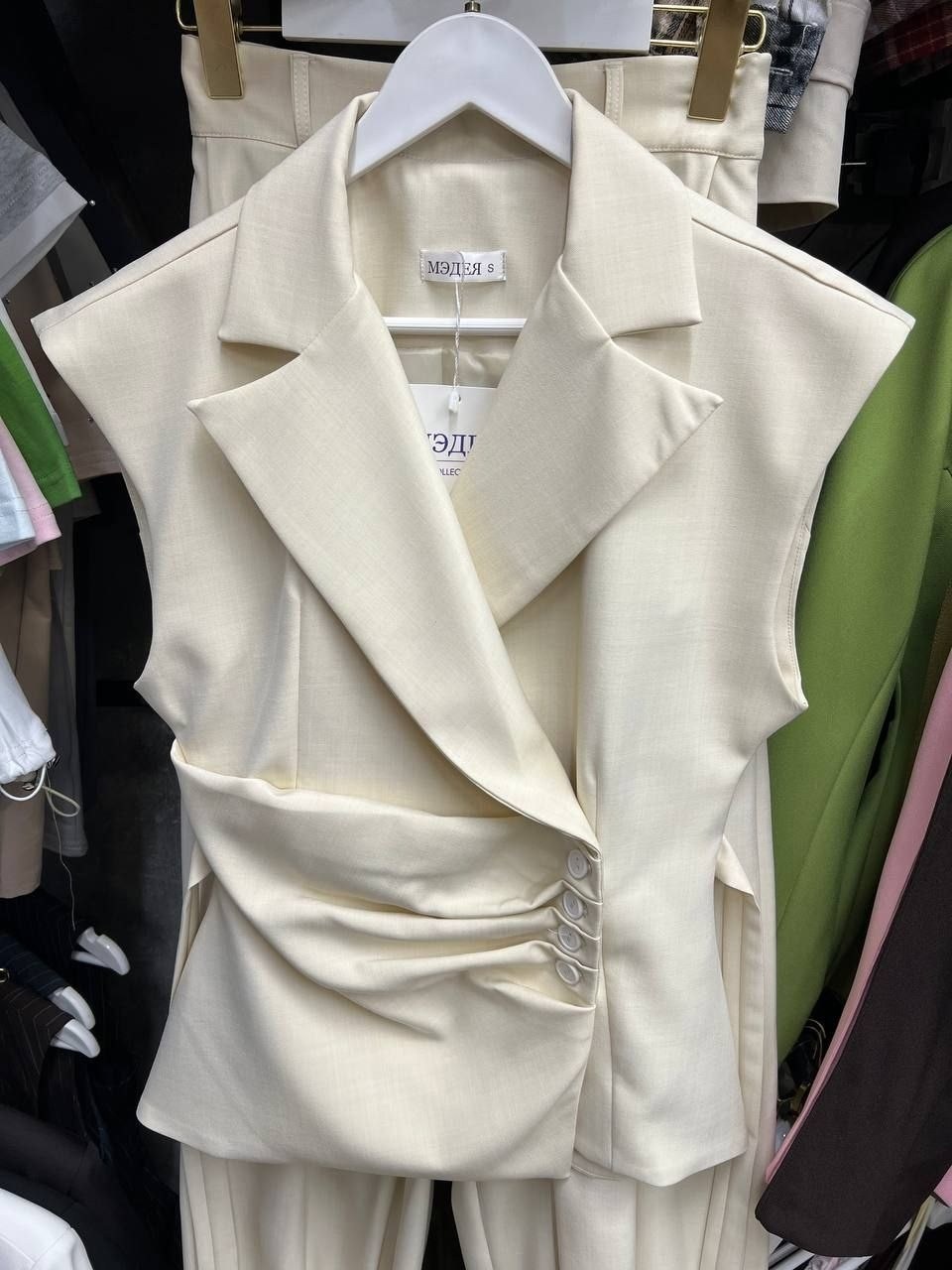 модные костюмы,стильные костюмы,костюм брючный с жилетом,брючный костюм с жилеткой,костюм с жилетом и брюками