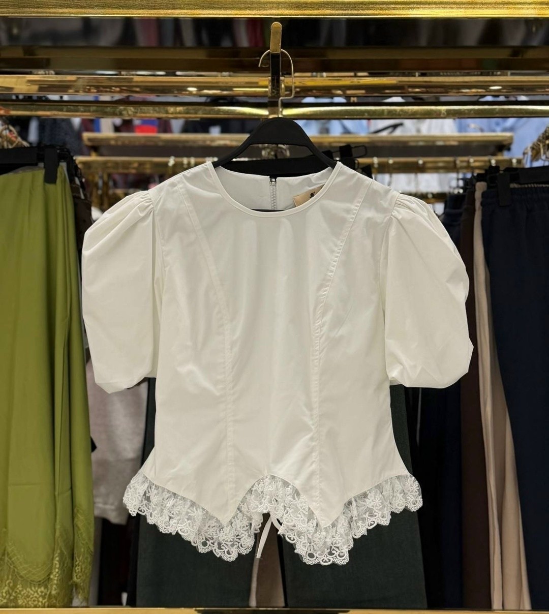 блузка с оборками,блузка короткая,блузка с пышными рукавами,блуза с объемными рукавами,женская блузка