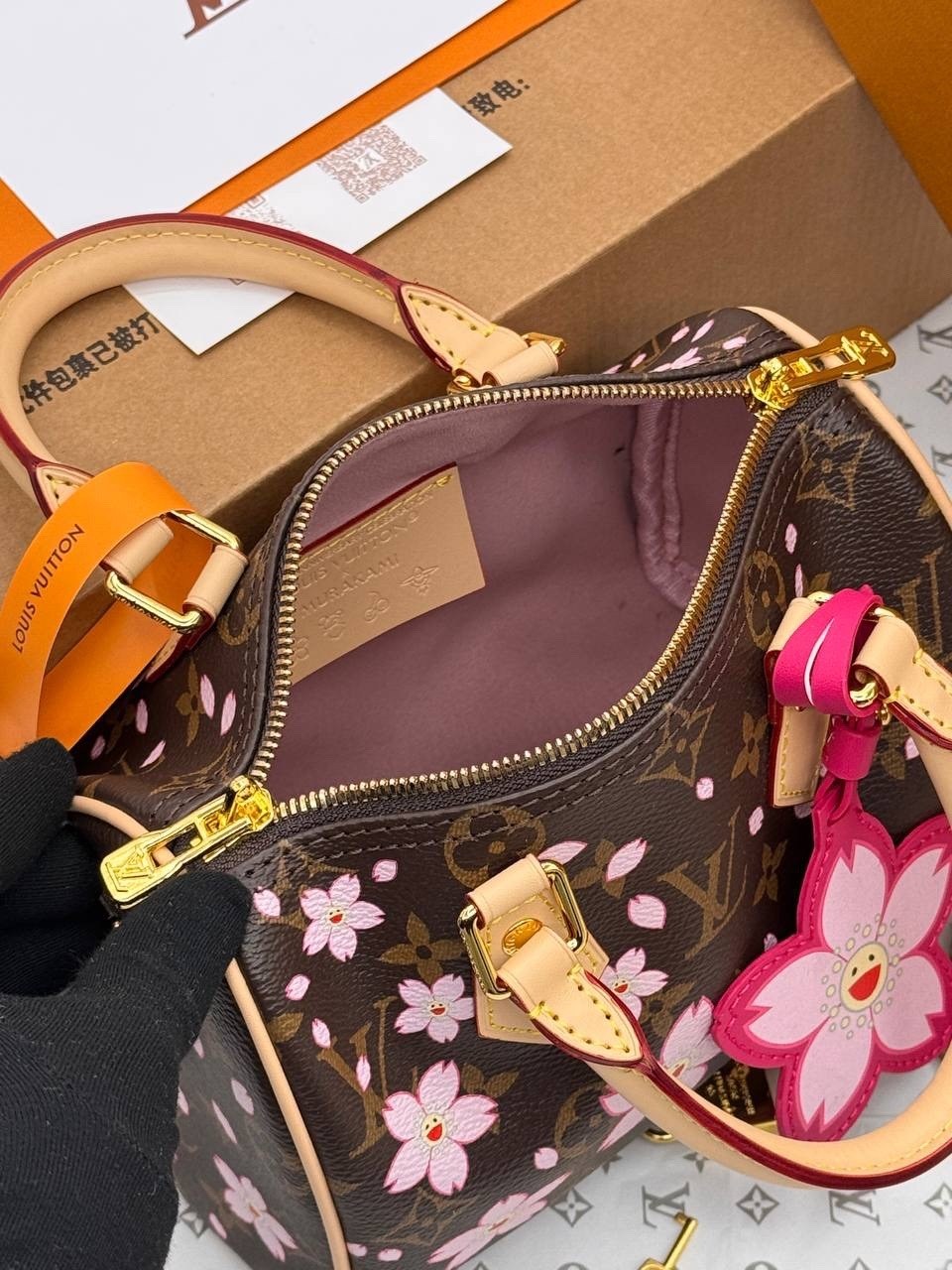 сумка louis vuitton,louis vuitton женская сумка,дорожная сумка louis vuitton,сумка louis vuitton 25-20см реплика,сумка louis vuitton takashi murakami