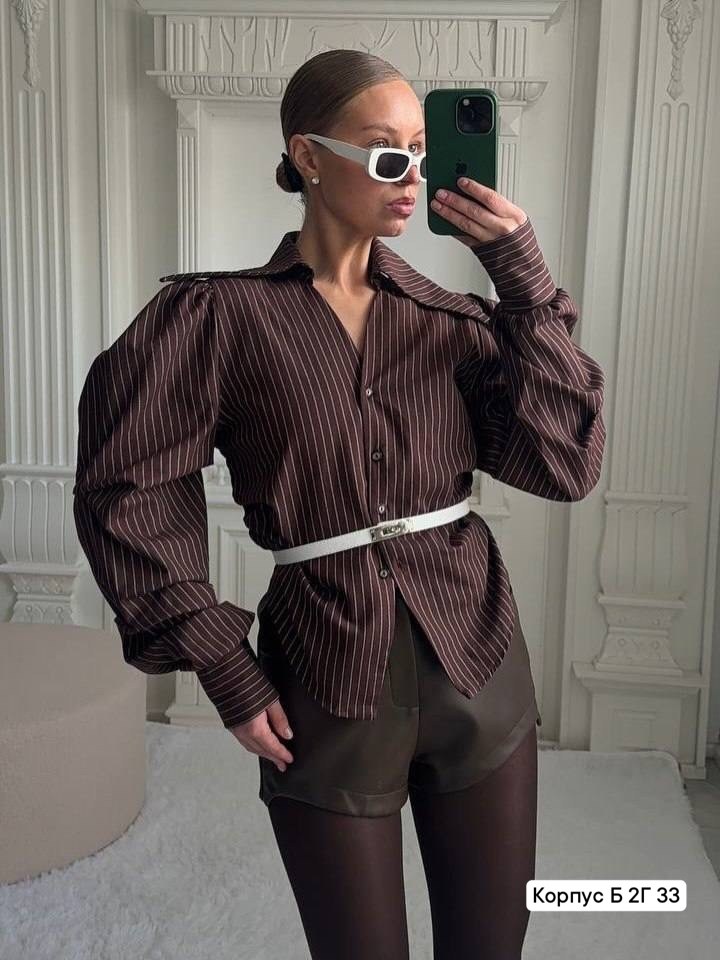 элегантная рубашка,рубашка стиль,женская рубашка,коричневые кожаные шорты