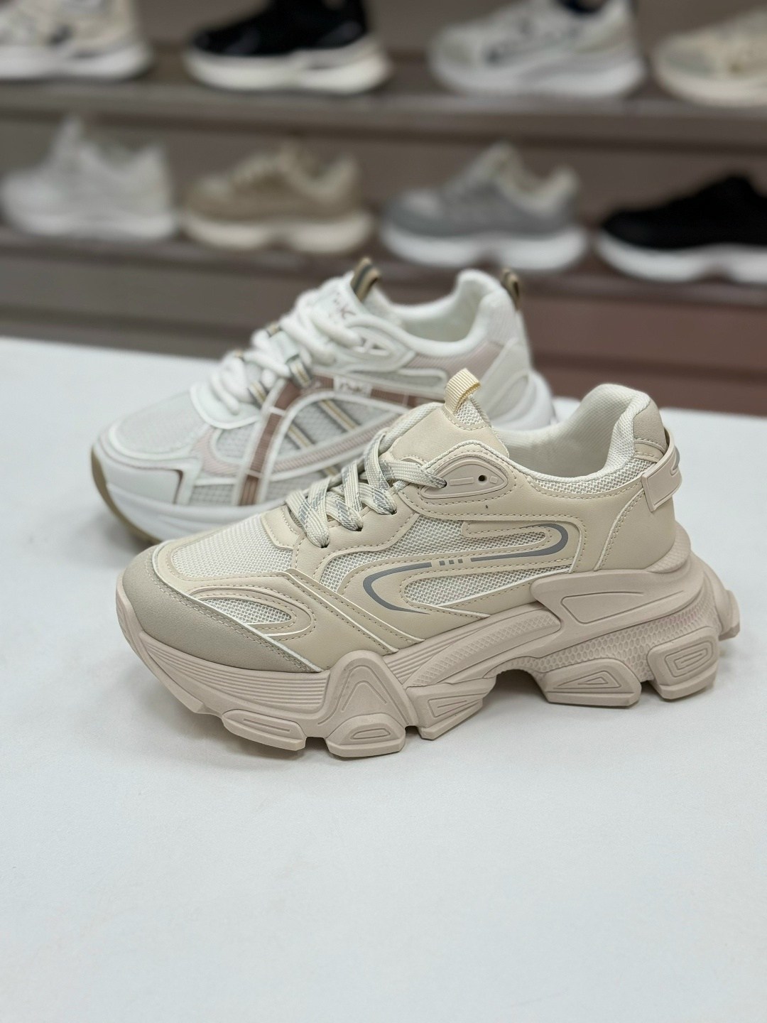 женские кроссовки,массивные кроссовки женские,кроссовки для женщин,массивные кроссовки,модные кроссовки