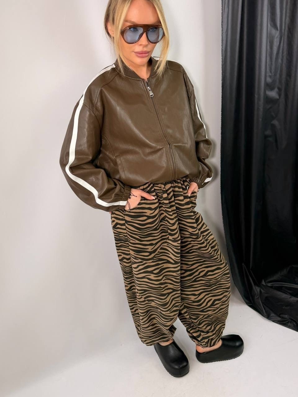 куртка-бомбер из экокожи,куртка бомбер женская,бомбер кожаный,кожаная куртка,куртка бомбер из экокожи emberens