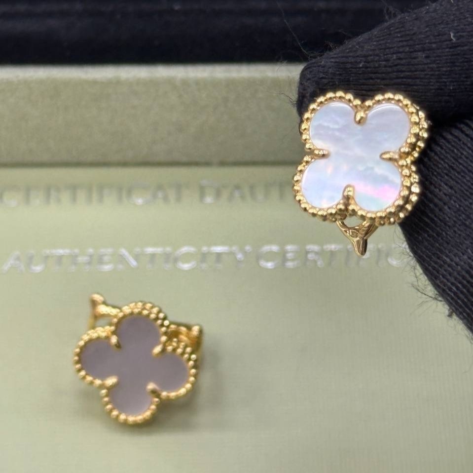 серьги клевер четырехлистный золото,серьги van cleef arpels,серьги из четырехлистного клевера van cleef,модные серьги с четырехлистным клевером из циркония,серьги van cleef arpels alhambra