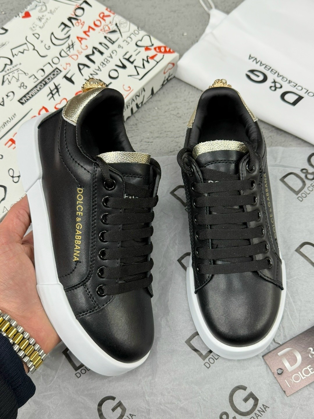 кожаные кроссовки белого цвета dolce & gabbana portofino,кроссовки дольче габбана женские белые,кроссовки dolce & gabbana,дольче габбана кроссовки женские оригинал,кеды дольче габбана мужские белые