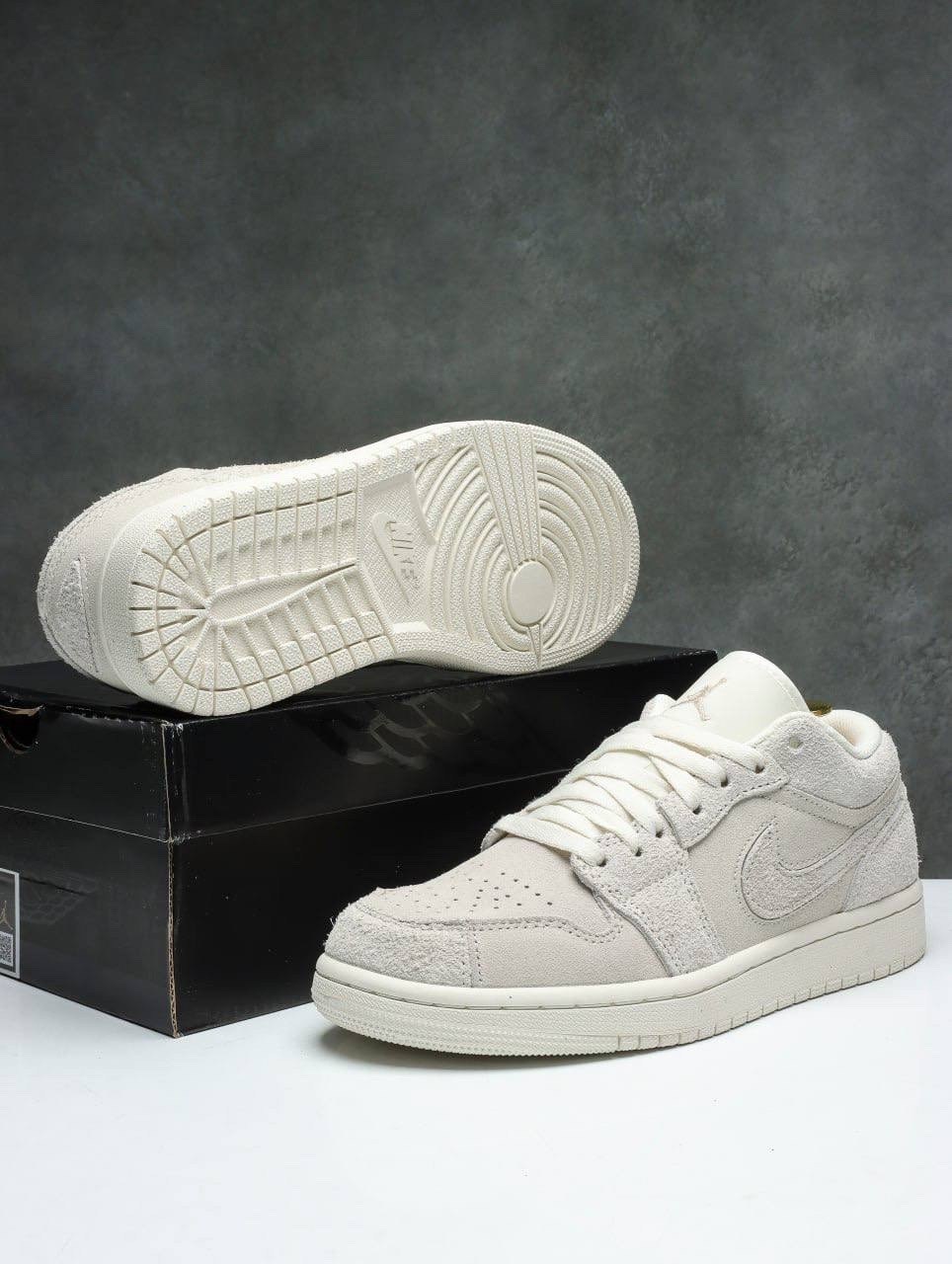 nike air jordan 1 low,nike air jordan 1 low se,кроссовки nike air jordan 1 low,air jordan 1 low triple white,air jordan 1 low se