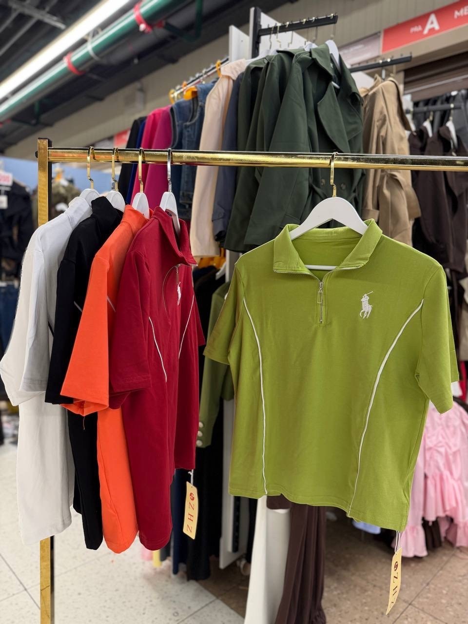 ,стильная футболка,футболка-поло на замке,поло футболка женская