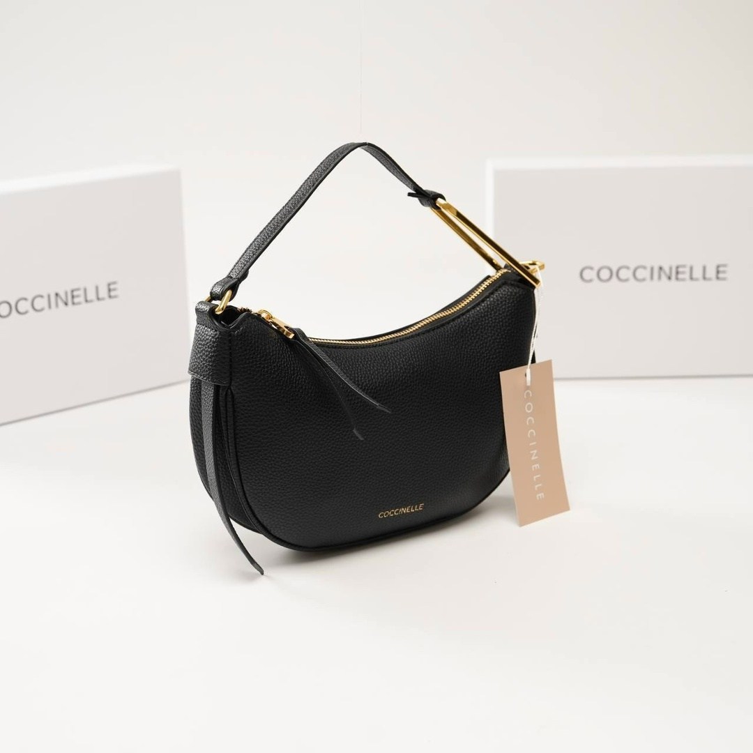 coccinelle сумка на плечо priscilla черный,сумка coccinelle,coccinelle сумка через плечо whisper черный,сумка через плечо coccinelle c-easy small цвет noir,сумка женская coccinelle