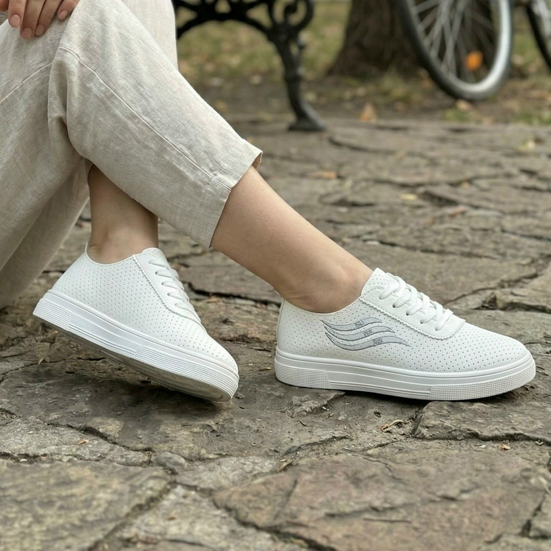,белые кеды кожаные женские с перфорацией,женские кроссовки,кеды женски,белые кроссовки