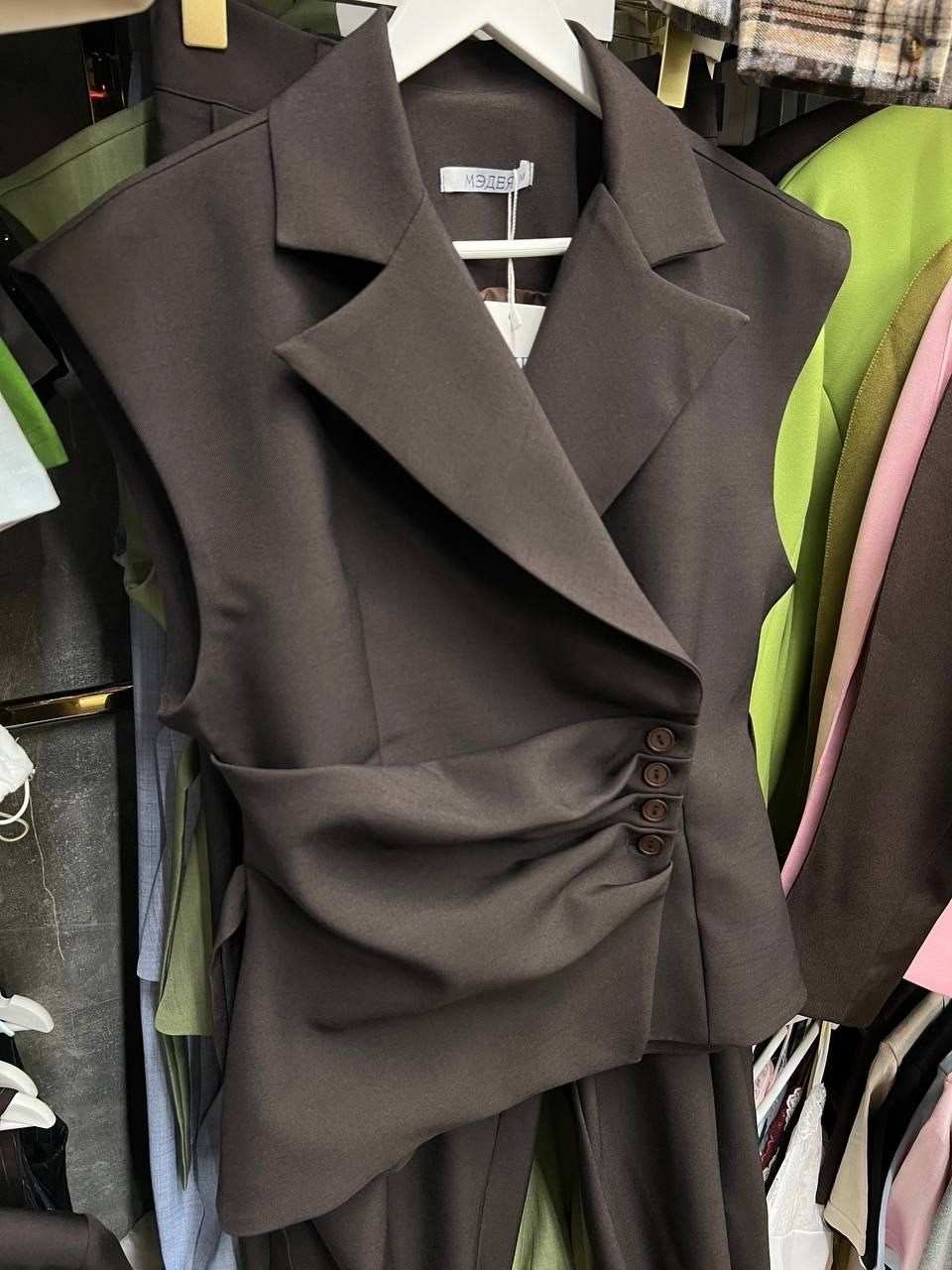 модные костюмы,стильные костюмы,костюм брючный с жилетом,брючный костюм с жилеткой,костюм с жилетом и брюками