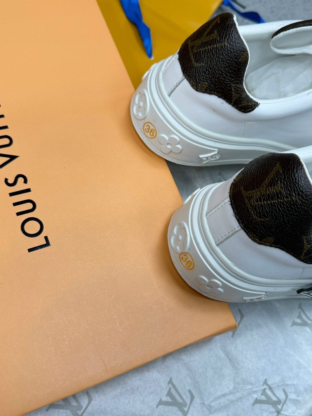 ,кеды louis vuitton,кеды луи витон женские,белые кеды луи виттон,луи виттон кеды женские белые